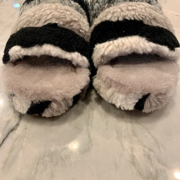 Ugg fluff yeah slides - Picture 6 of 10